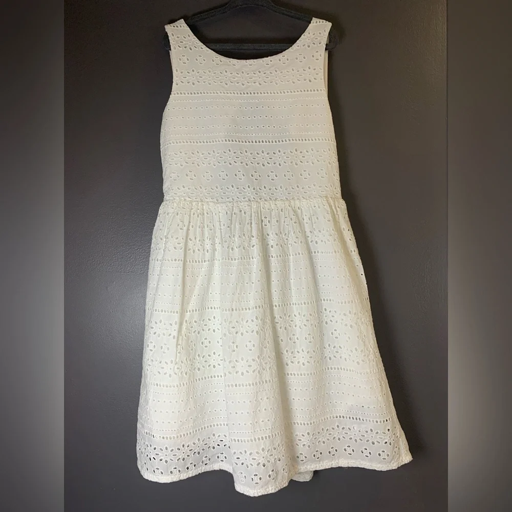 H&M Elegant White Eyelet Open Back dress Size 9